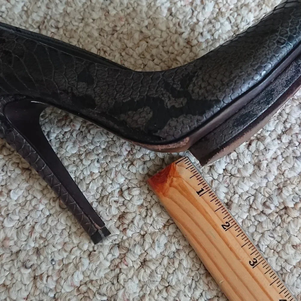 TORY BURCH Jude Pumps Snake print with silver Logo size 8M